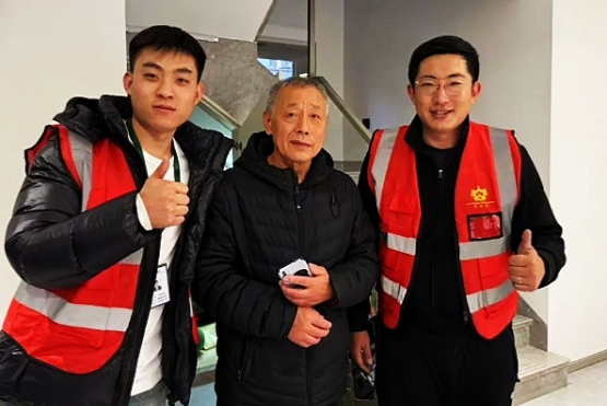 就是因為終身免費上門，我才選擇了老戰(zhàn)友地?zé)?>
                                </div>
                            </div>
                            <div   id=